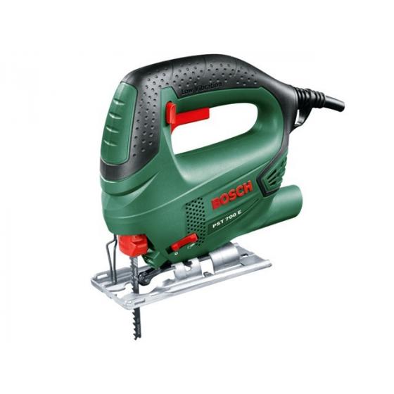 Лобзик электрический BOSCH PST 700 E в чем.