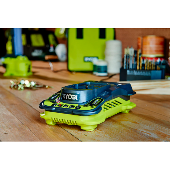 ONE + / Зарядное устройство RYOBI RC18150