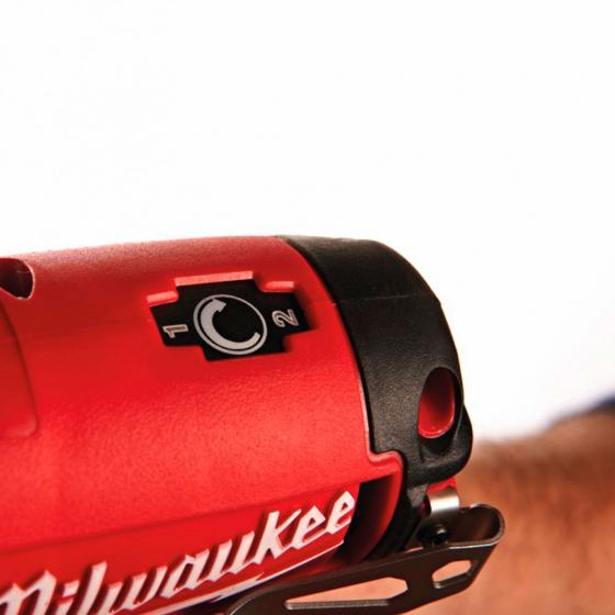 Гайковерт аккумуляторный Milwaukee M12 CIW38-202C Fuel