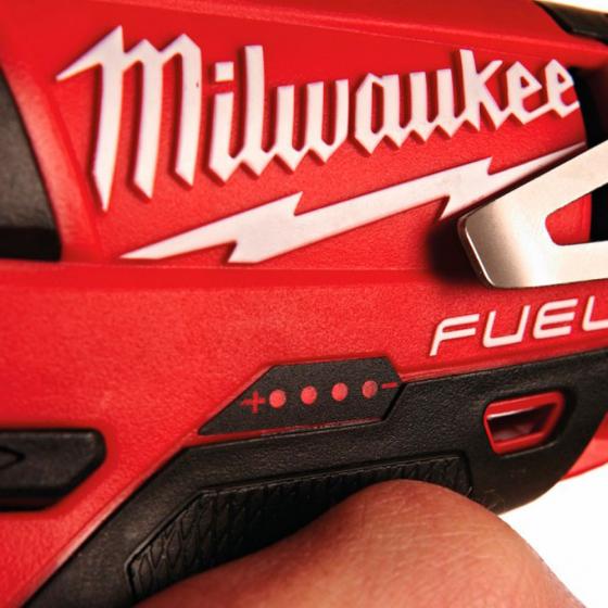 Гайковерт аккумуляторный Milwaukee M12 CIW38-202C Fuel