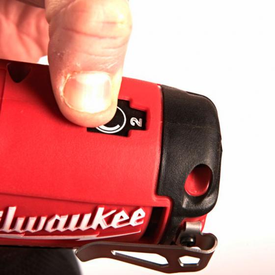 Гайковерт аккумуляторный Milwaukee M12 CIW38-202C Fuel