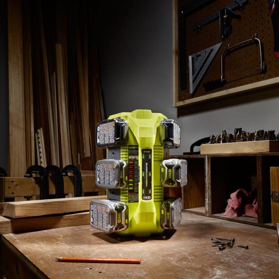 ONE + / Зарядное устройство на 6 портов RYOBI RC18-627